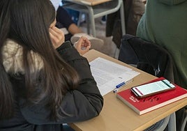 Estudiante en un centro educativo de Alicante.