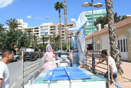Los primeros ninots llegan a la Lonja del Pescado