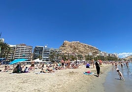 Playa del Postiguet en la capital, este martes 14 de mayo.