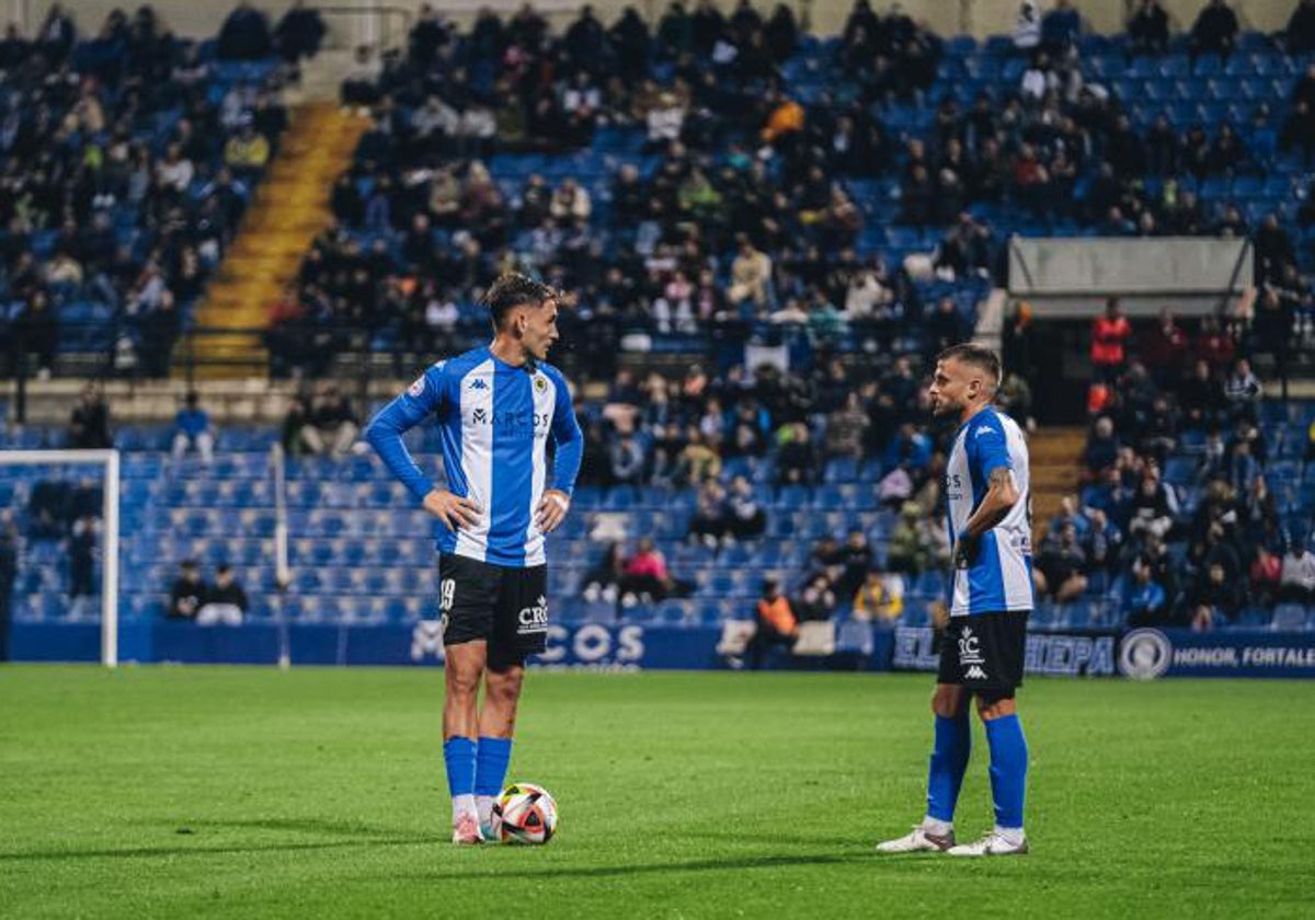 Mangada y Artiles, en un partido de la primera vuelta.