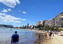 La playa del Postiguet de Alicante a principios de semana.