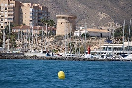 Una baliza en una playa de la localidad.