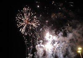 Las Hogueras de Alicante arrancan un fin de semana de pólvora con toque piromusical