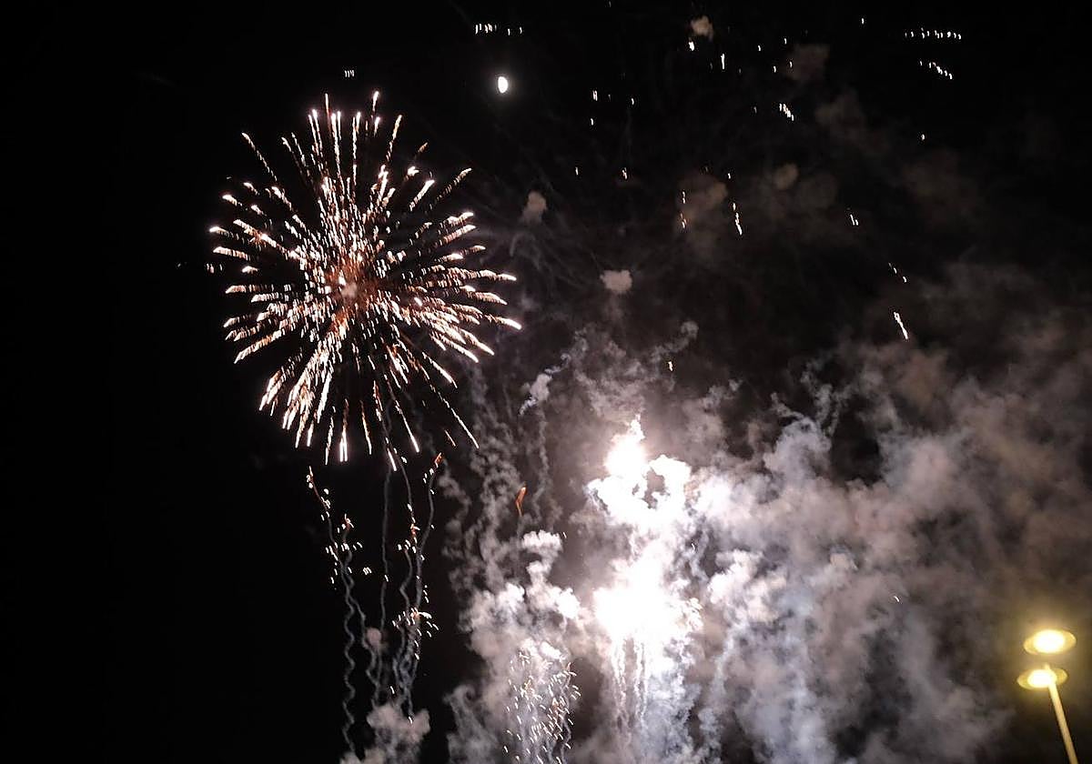 Las Hogueras de Alicante arrancan un fin de semana de pólvora con toque piromusical