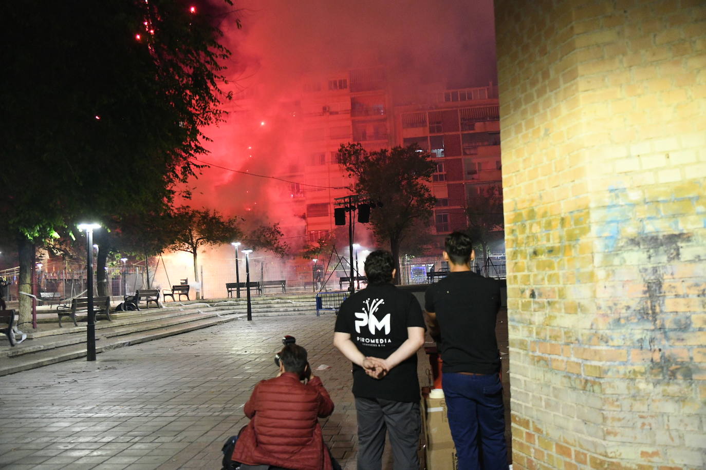 La plaza del Sol se ilumina con la mascletà nocturna