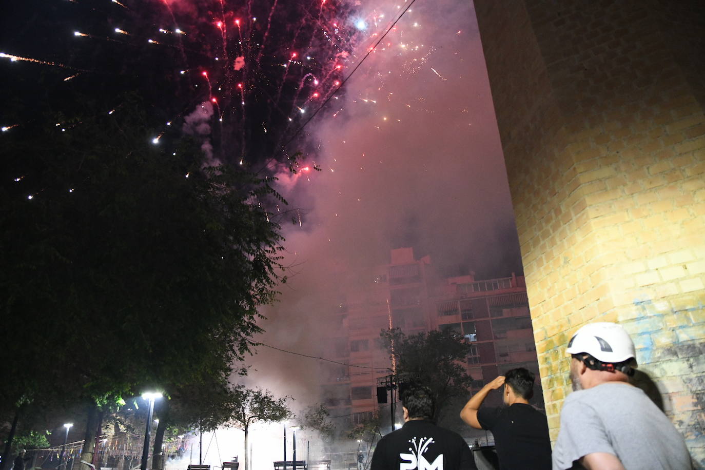 La plaza del Sol se ilumina con la mascletà nocturna