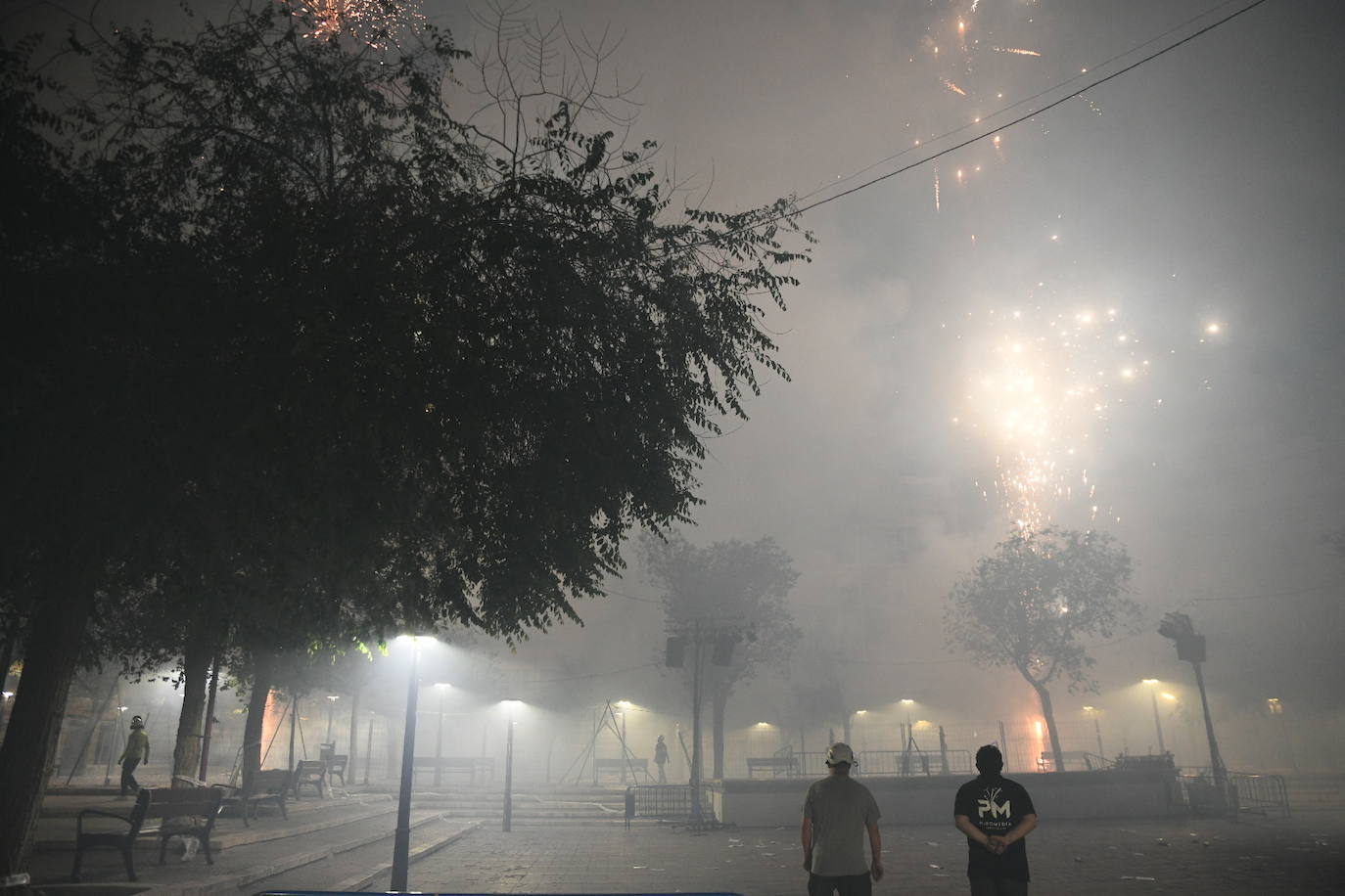 La plaza del Sol se ilumina con la mascletà nocturna