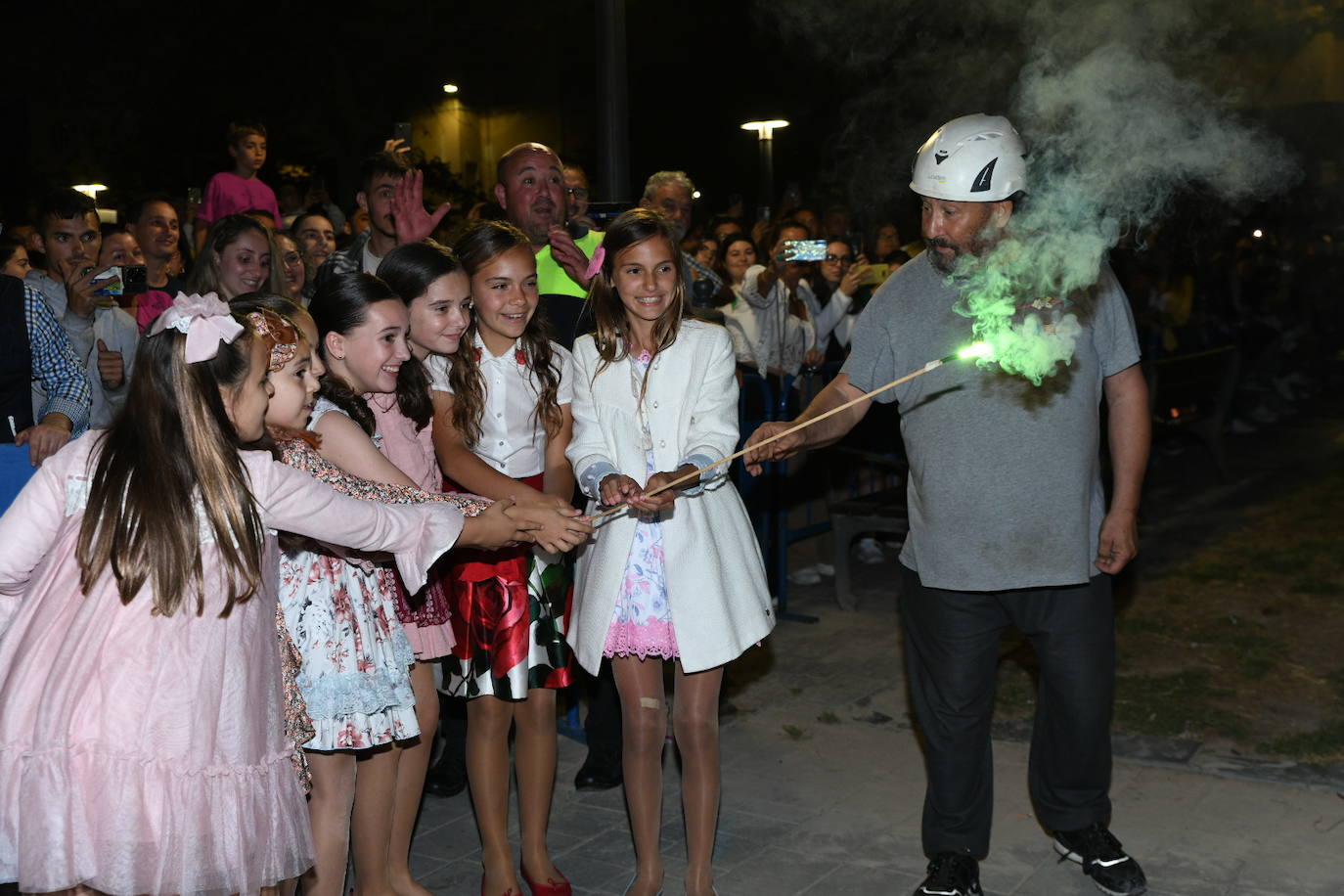 La plaza del Sol se ilumina con la mascletà nocturna