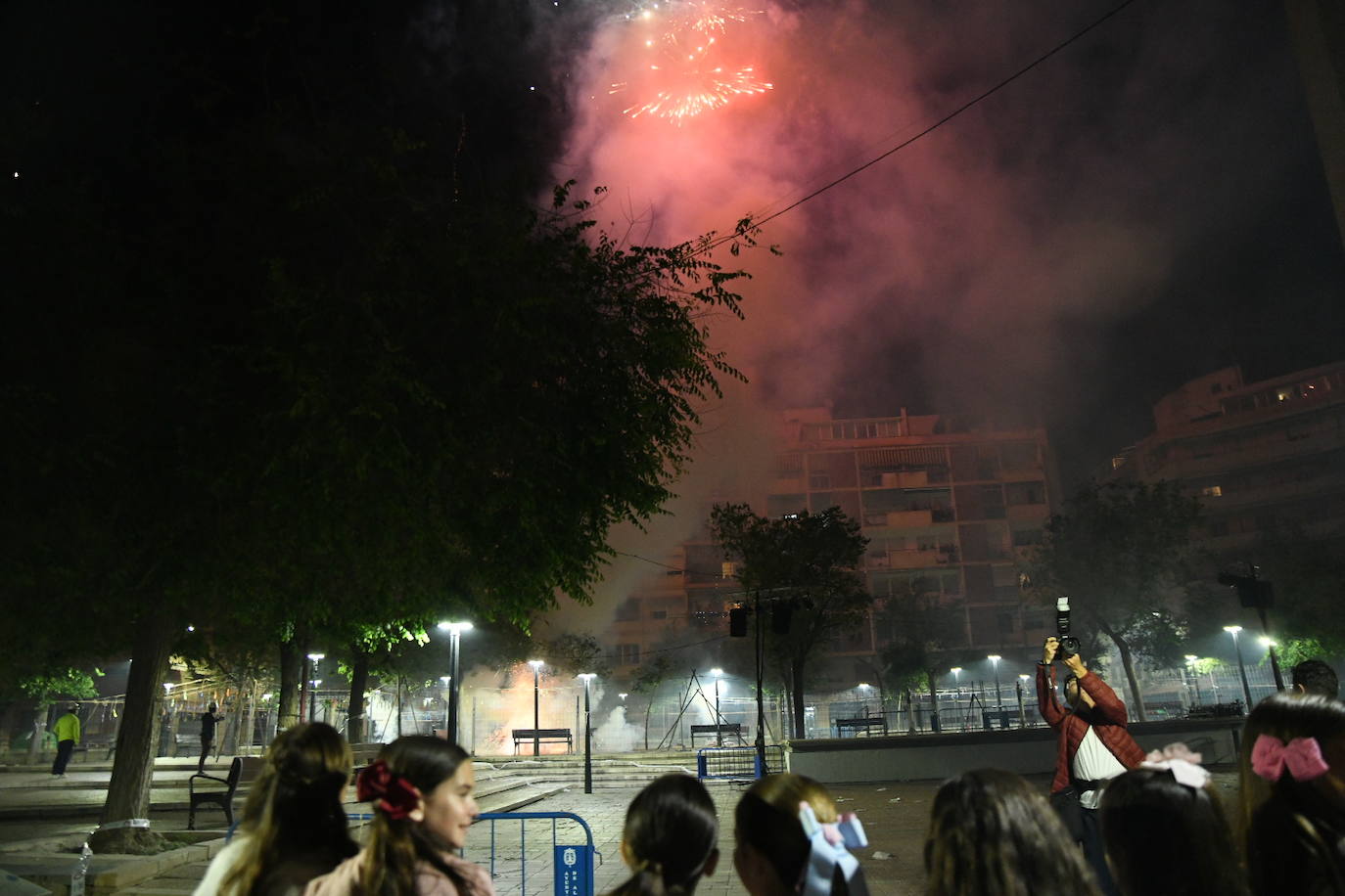 La plaza del Sol se ilumina con la mascletà nocturna