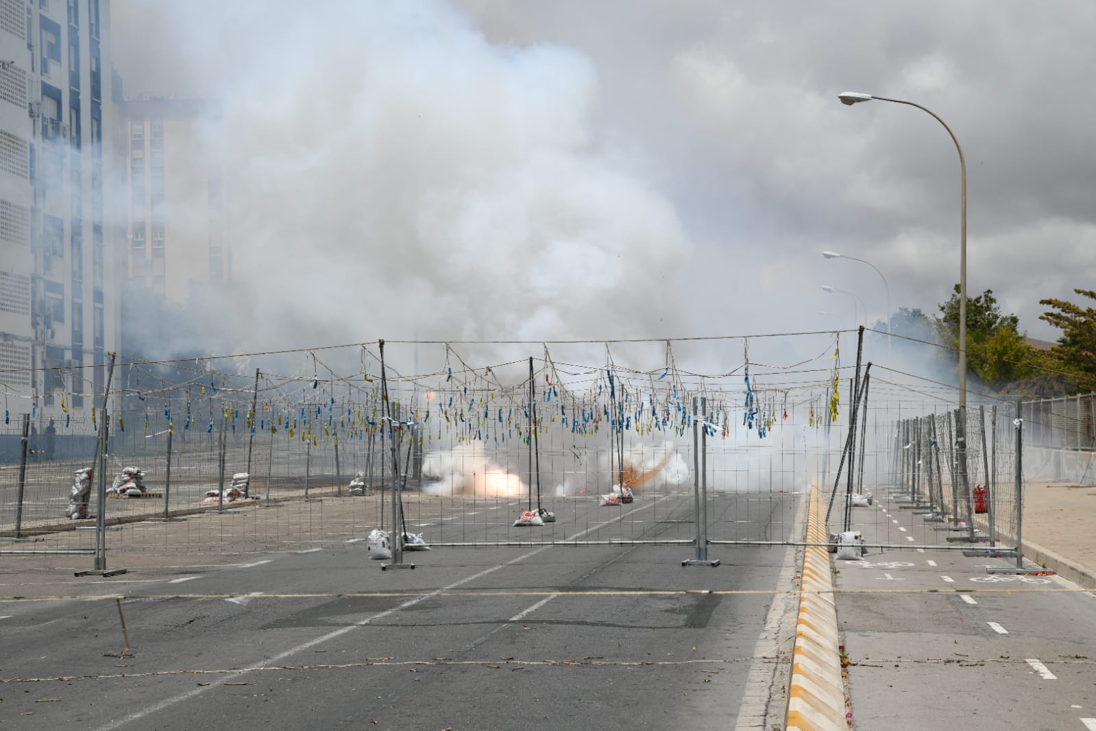 Así se ha vivido la mascletà de las Hogueras de Alicante de este domingo