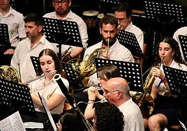 La Associació Musical L'Avanç, durante su actuación.