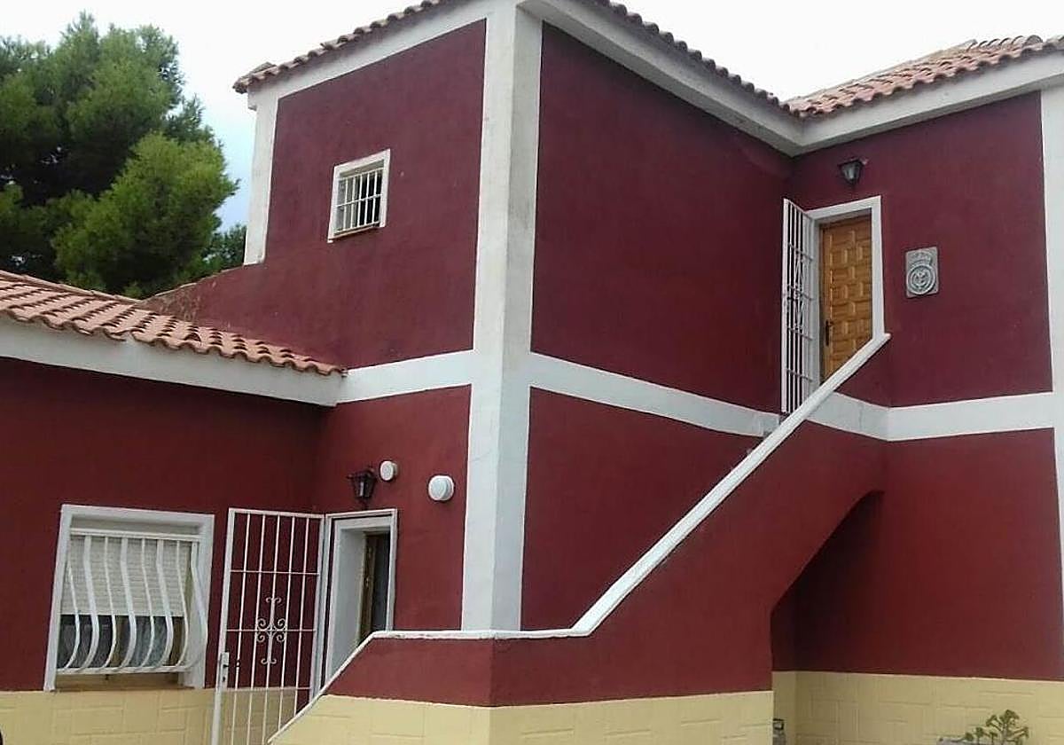Vivienda tutelada clausurada por la Conselleria en El Campello.