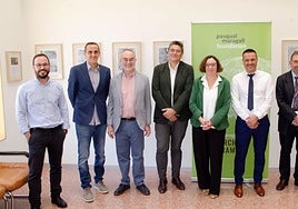 El doctor Jose Vicente Sánchez Mut, merecedor de la beca, segundo por la izquierda.