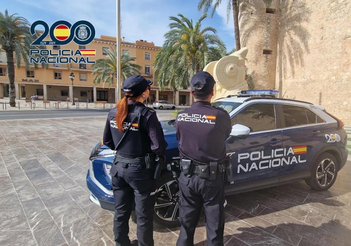 Agentes de la Policía Nacional en Elche.