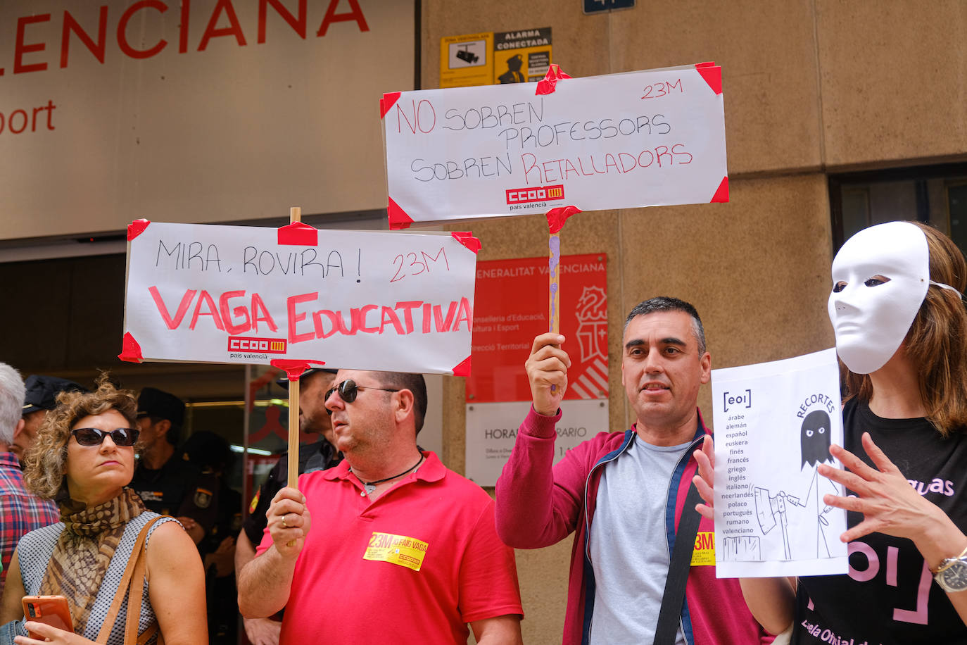 Concentración frente a la Conselleria de Educación en Alicante