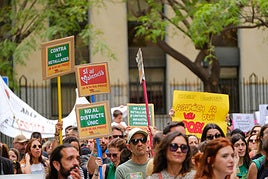 Concentración frente a la Conselleria de Educación en Alicante