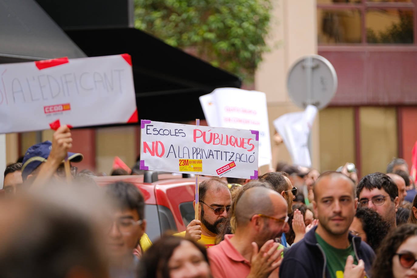 Concentración frente a la Conselleria de Educación en Alicante