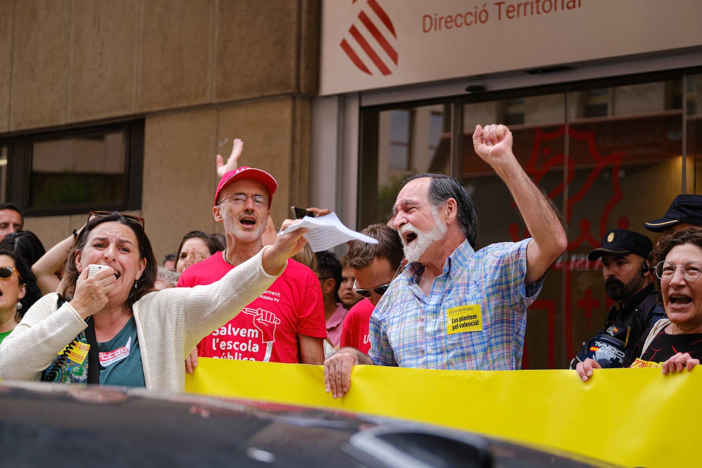 Concentración frente a la Conselleria de Educación en Alicante