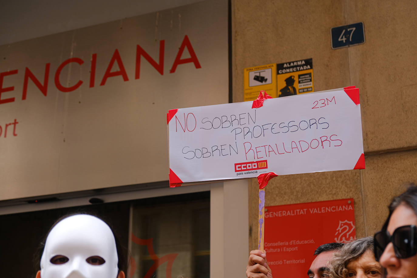 Concentración frente a la Conselleria de Educación en Alicante