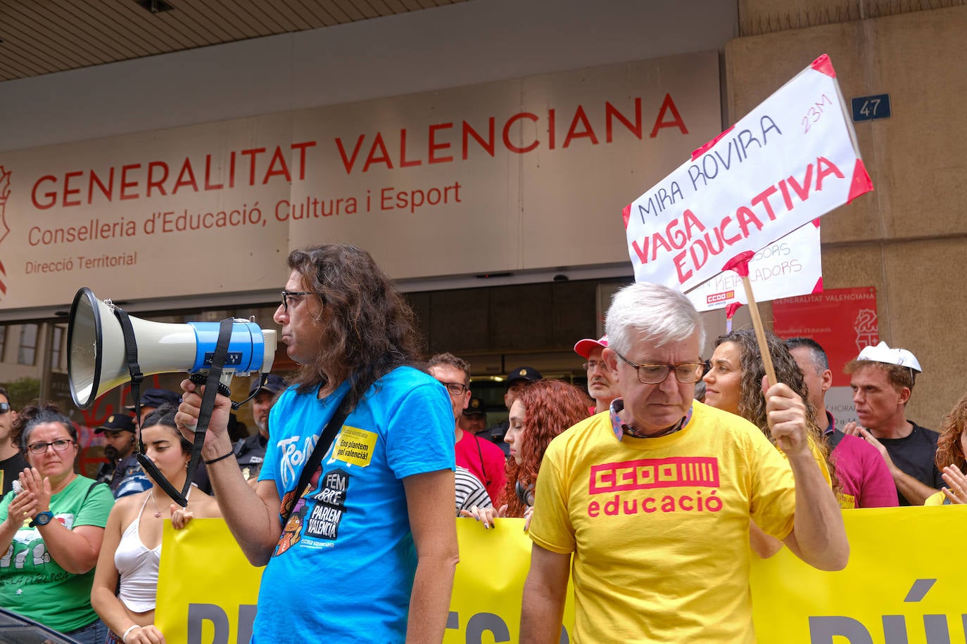 Concentración frente a la Conselleria de Educación en Alicante