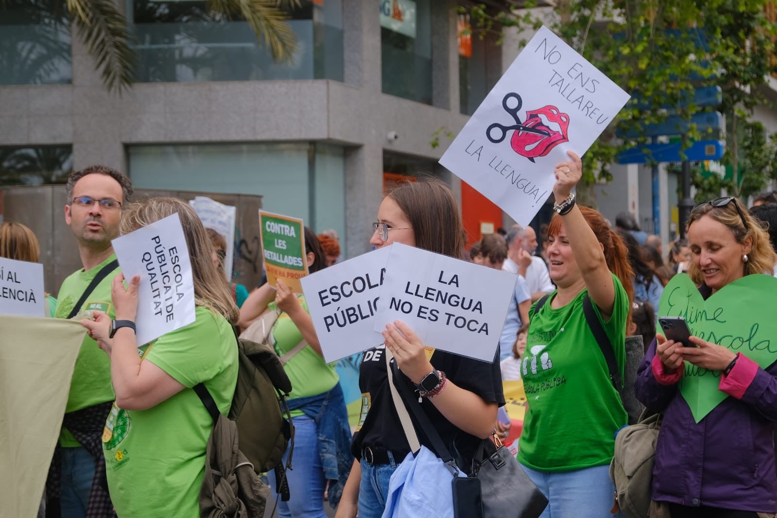 La marea verde toma Alicante en defensa de la educación pública
