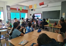 Imagen de una de las charlas escolares.