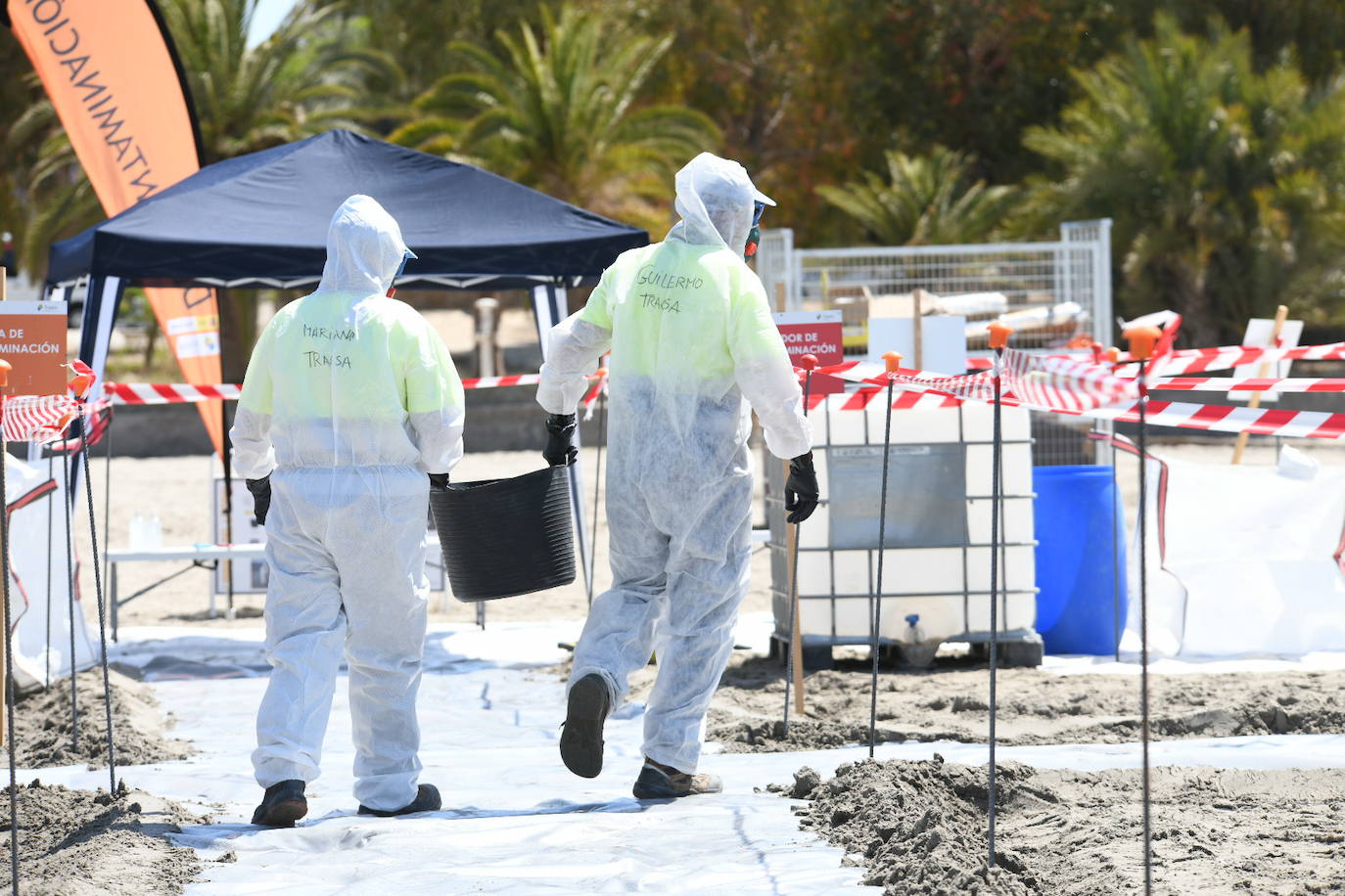 Simulacro por vertido contaminante en la playa de la Almadraba de Alicante