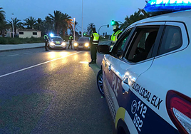 Imagen de archivo de un control de la Policía Local de Elche.