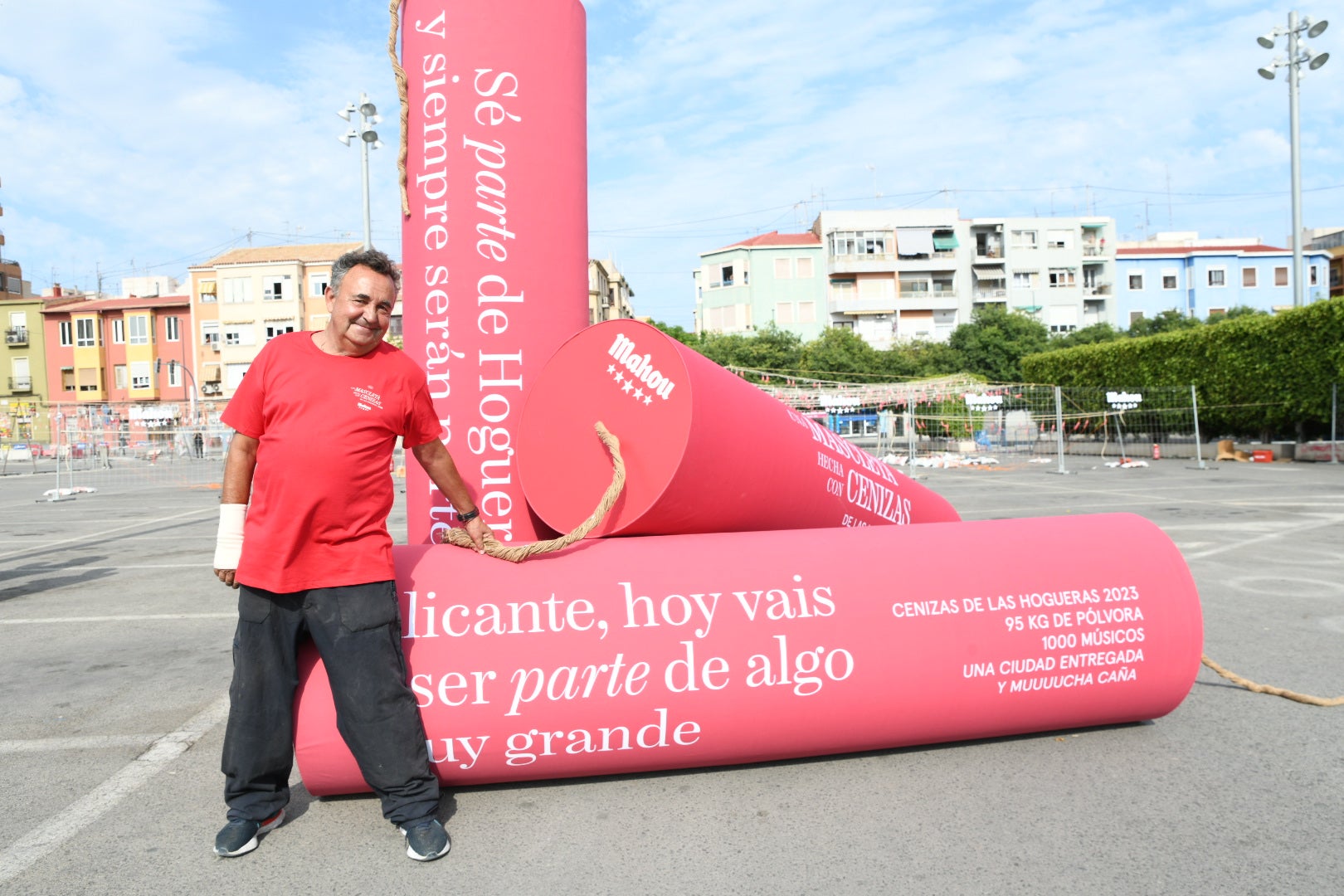 Revive foto a foto la mascletà de las Hogueras de Alicante en el ADDA