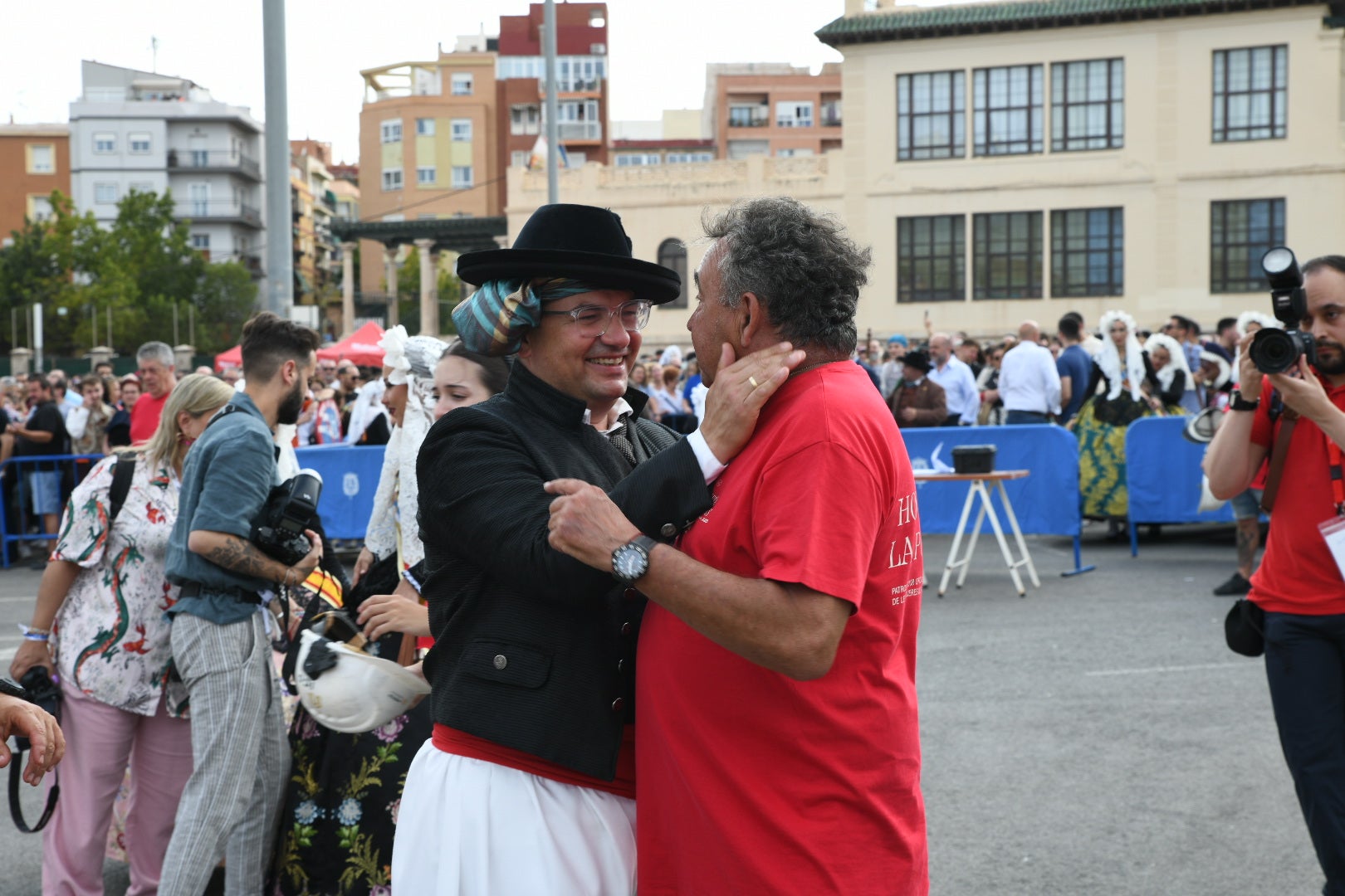 Revive foto a foto la mascletà de las Hogueras de Alicante en el ADDA
