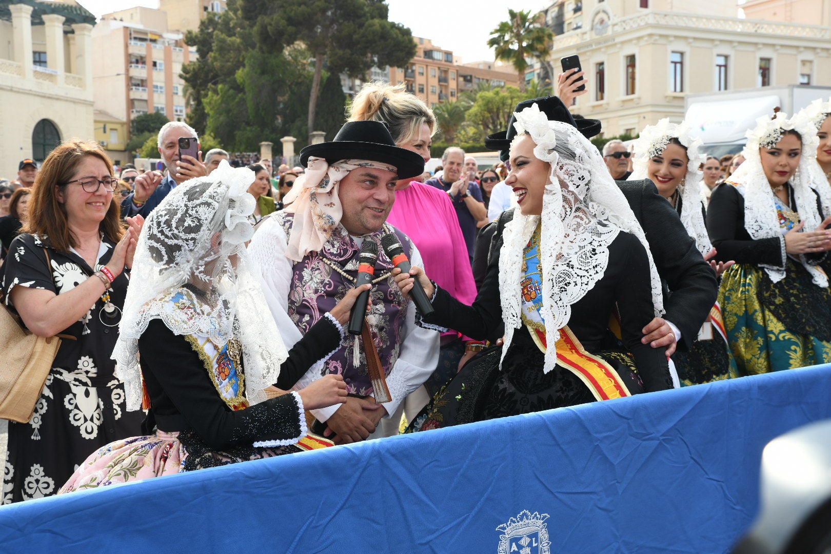 Revive foto a foto la mascletà de las Hogueras de Alicante en el ADDA