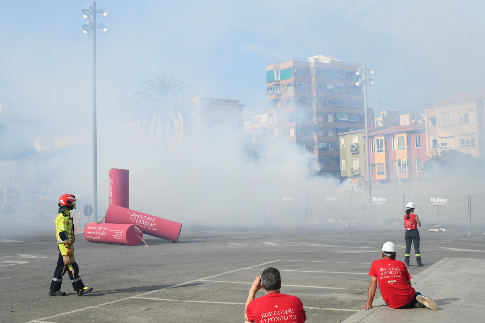 Revive foto a foto la mascletà de las Hogueras de Alicante en el ADDA