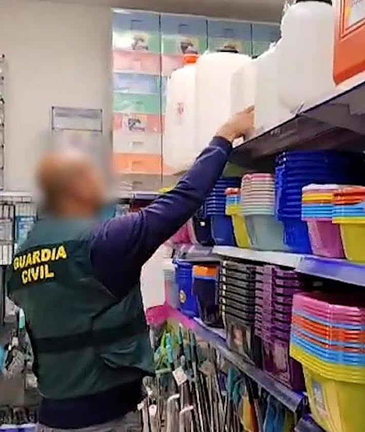 Imagen secundaria 2 - Amenazas, coacciones e incendios en naves industriales y camiones: así funcionaba &#039;la mafia del palé&#039; que atacó a una empresa de Alicante