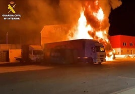 Incendio de camiones provocados por 'la mafia del palé'.