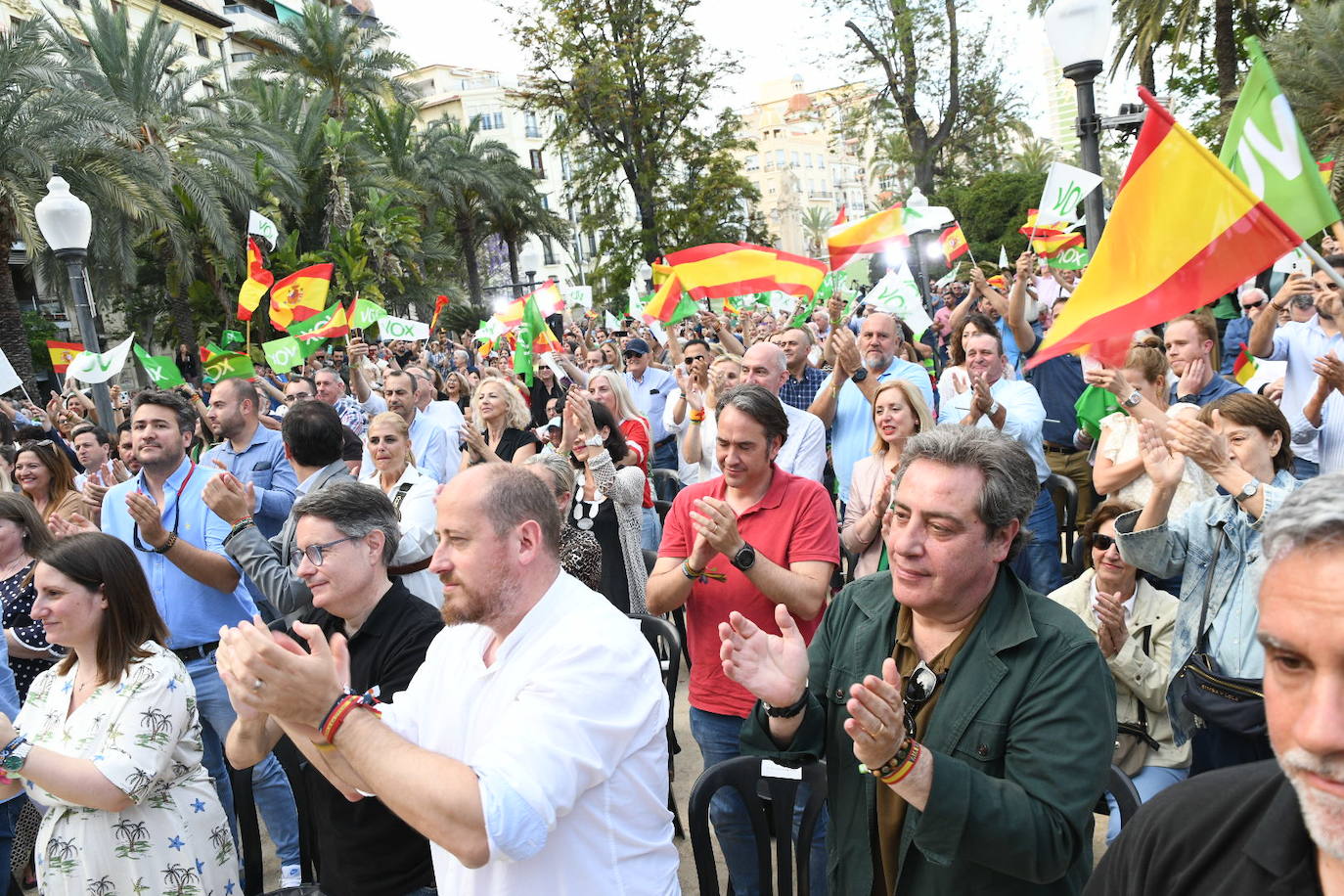 Imagen principal - Abascal hace un llamamiento a «tomar la calle y no soltarla nunca»