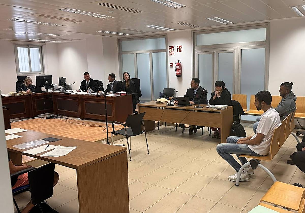 Imagen de los dos acusados en la Audiencia de Alicante.