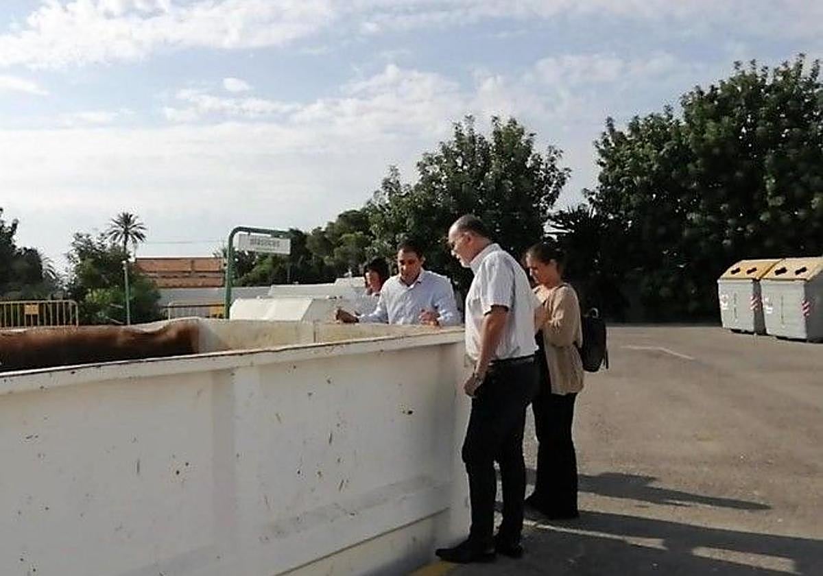 El concejal de Medio Ambiente, Manuel Villar, en un ecoparque.