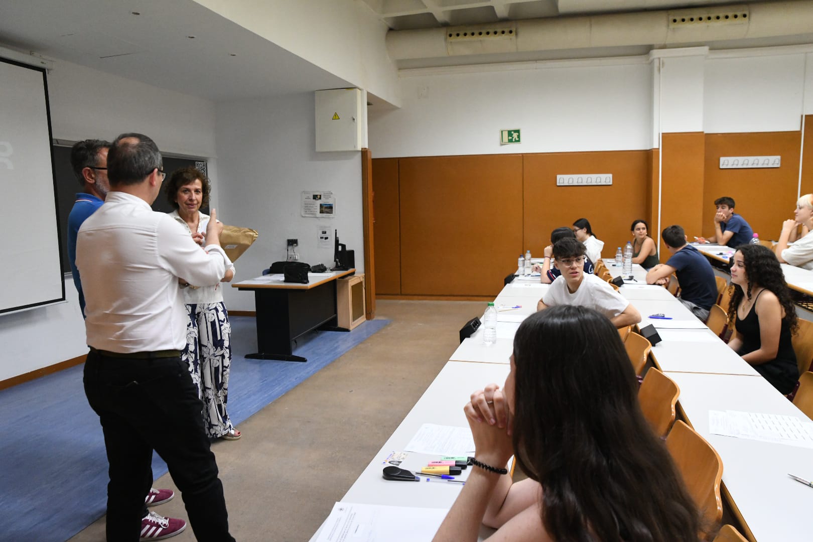 Nervios y esperanzas en el inicio de la EBAU en Alicante