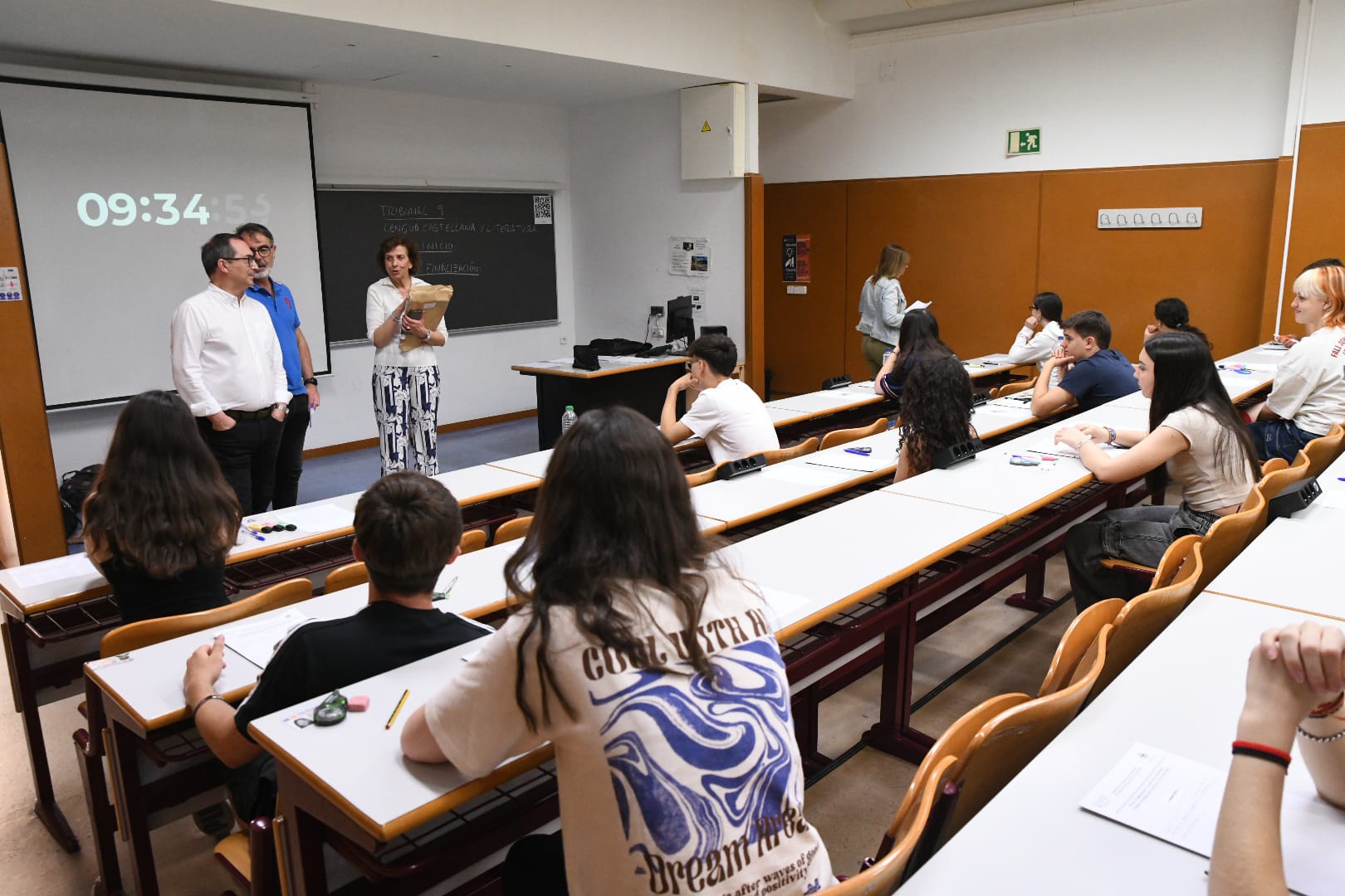 Nervios y esperanzas en el inicio de la EBAU en Alicante