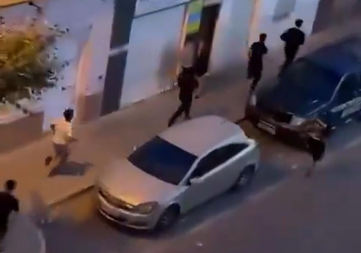 Imágenes del grupo de menores que sembró el caos durante la noche en las fiestas de la Hoya.