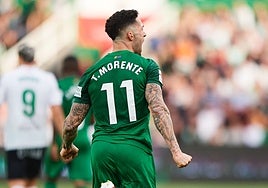 Tete Morente celebra su gol en Santander.