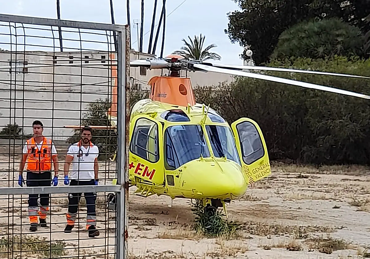 Helicóptero medicalizado en el lugar del suceso.