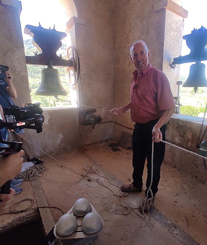 Imagen secundaria 2 - Algunos de los campaneros que han participado en el rodaje del documental.