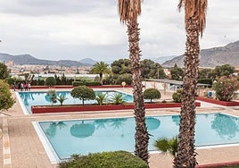 Las piscinas municipales de San Crispín, en Elda.