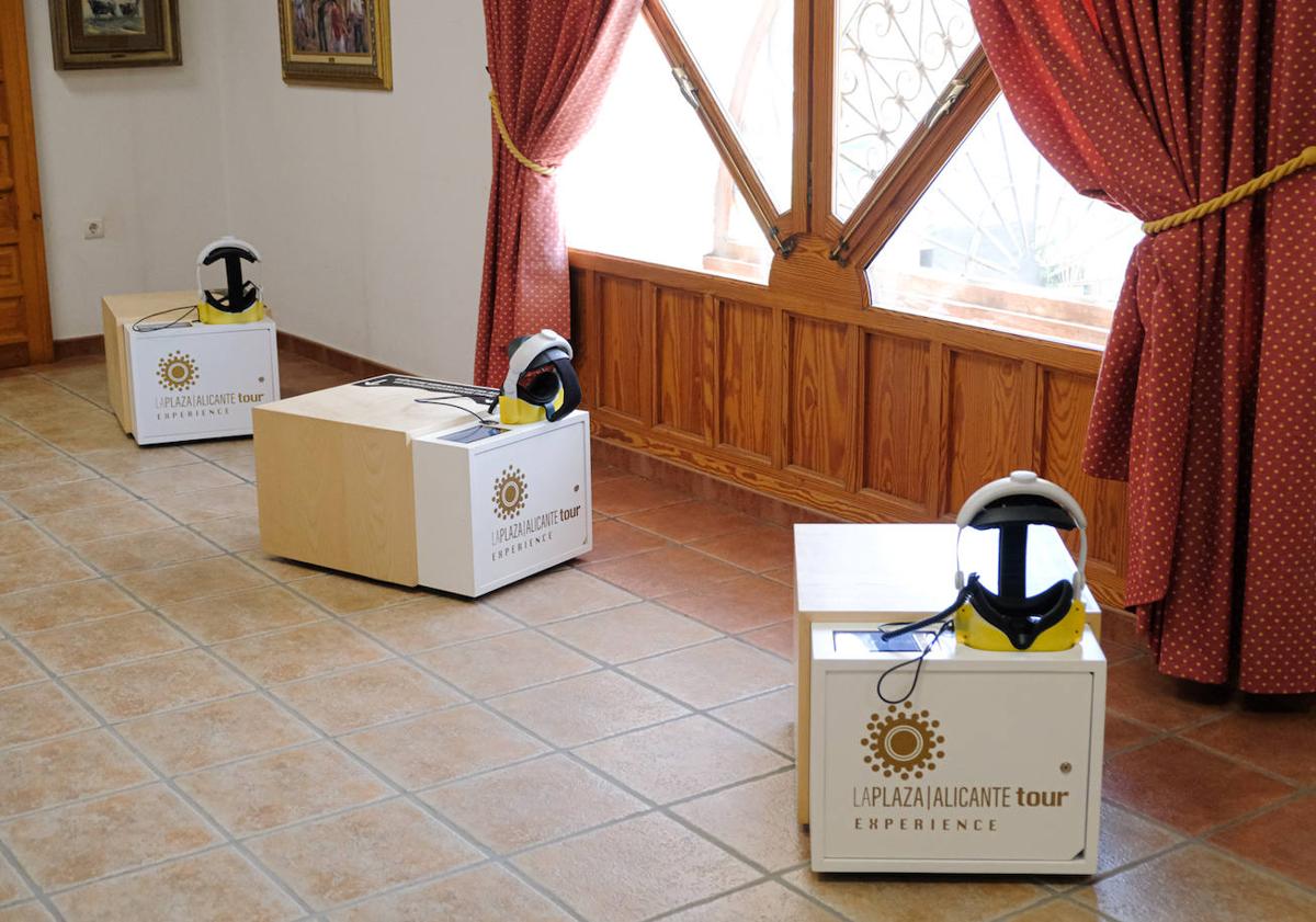 Imagen principal - Gafas de realidad virtual y visita a la plaza de toros de Alicante.
