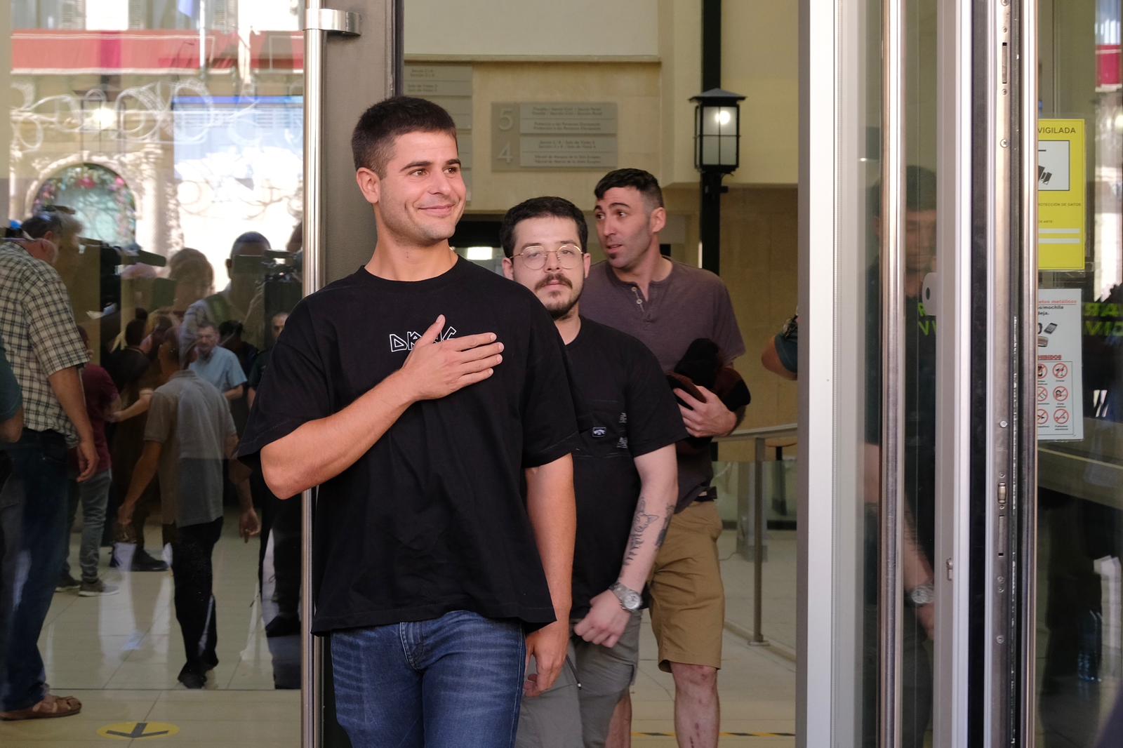 Las imágenes del juicio de los 14 jóvenes de pego que se enfrentaron a un grupo ultra de Gandía