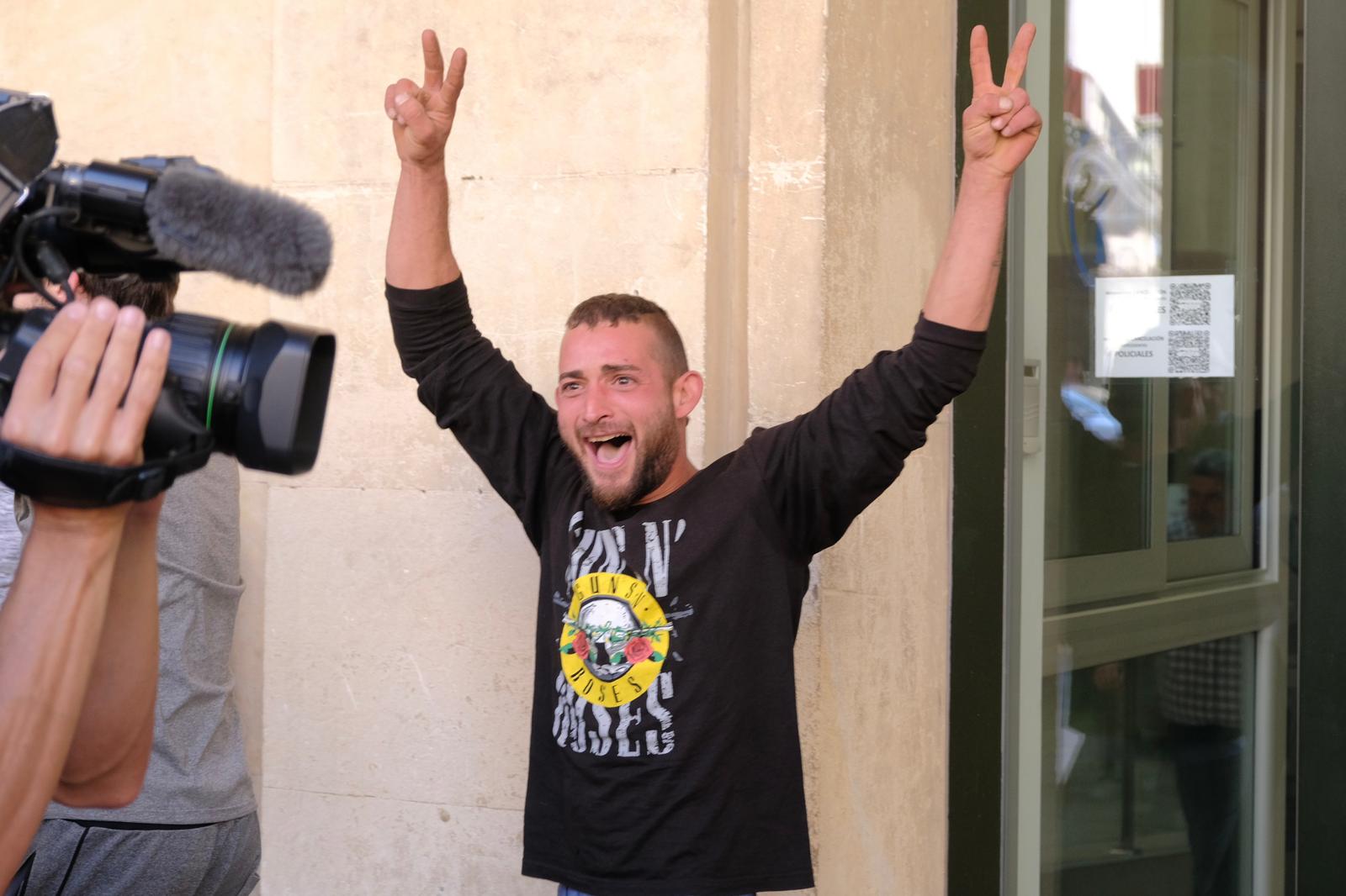 Las imágenes del juicio de los 14 jóvenes de pego que se enfrentaron a un grupo ultra de Gandía