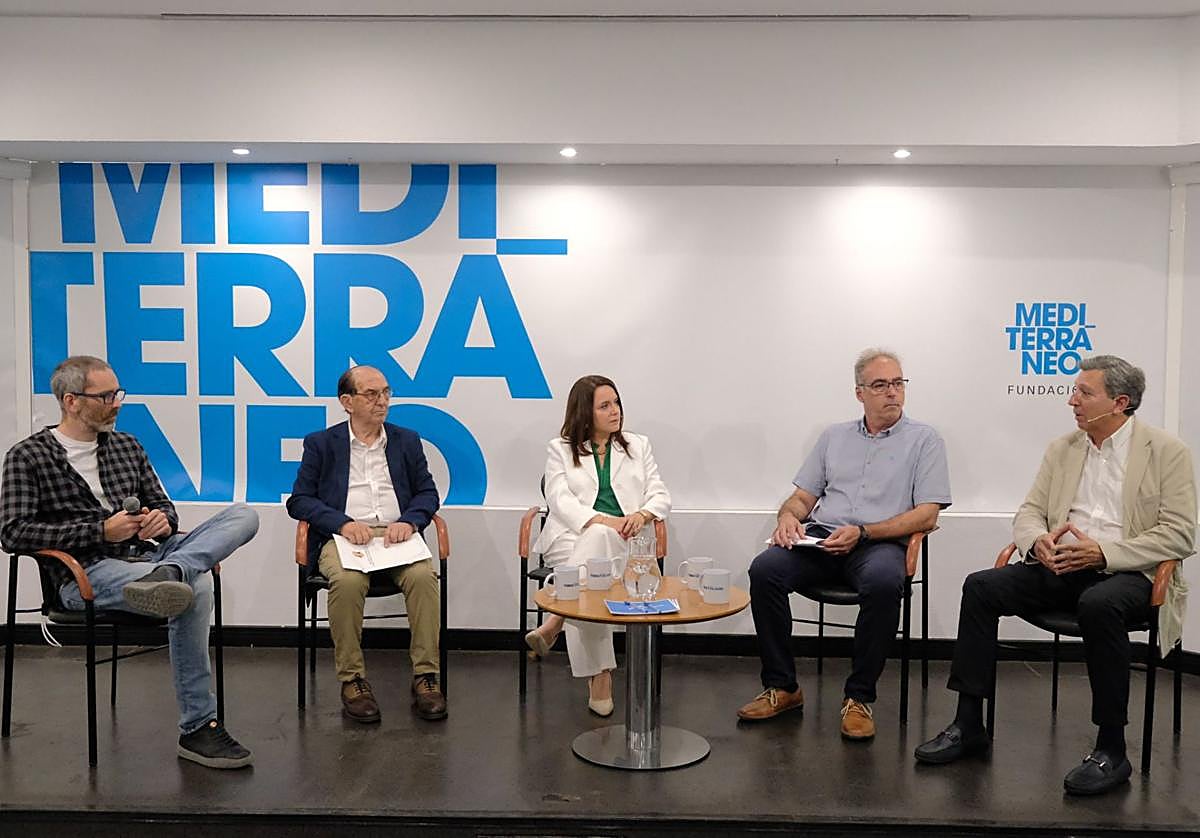 Mesa de debate en el foro de TodoAlicante.
