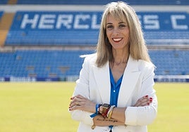 María José Marcos, primera consejera del Hércules CF, en el estadio José Rico Pérez.