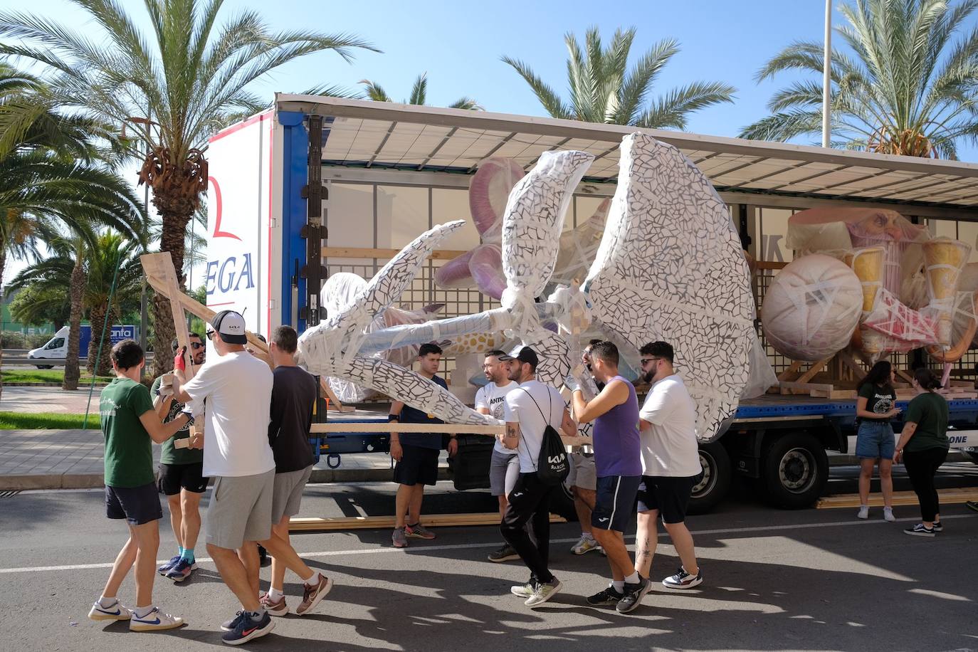 Las Hogueras empiezan a llenar las calles de Alicante